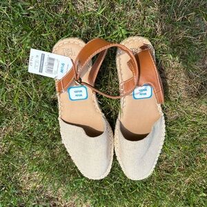 Time&Tru Tan and Cream Espadrille Strappy Flats, Size 9.5 US Wide, Memory Foam